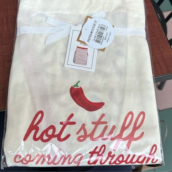 PAPER SOURCE Too Hot to Handle Hot Stuff Coming Through Gift Apron - Picture 7 of 8
